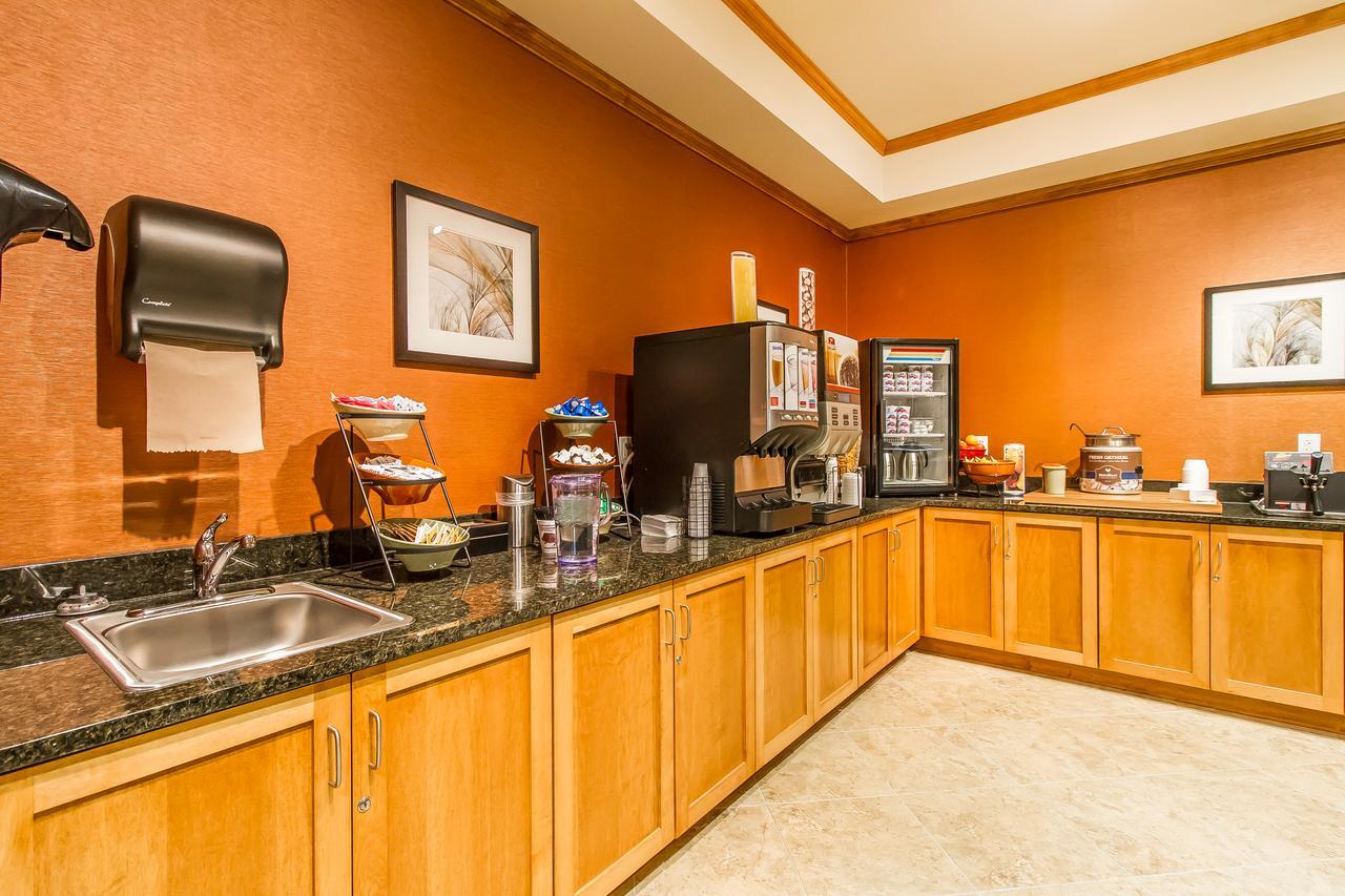 Mainstay Suites Stanley מראה חיצוני תמונה