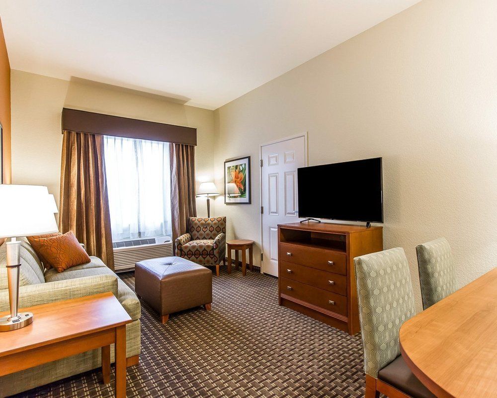 Mainstay Suites Stanley מראה חיצוני תמונה