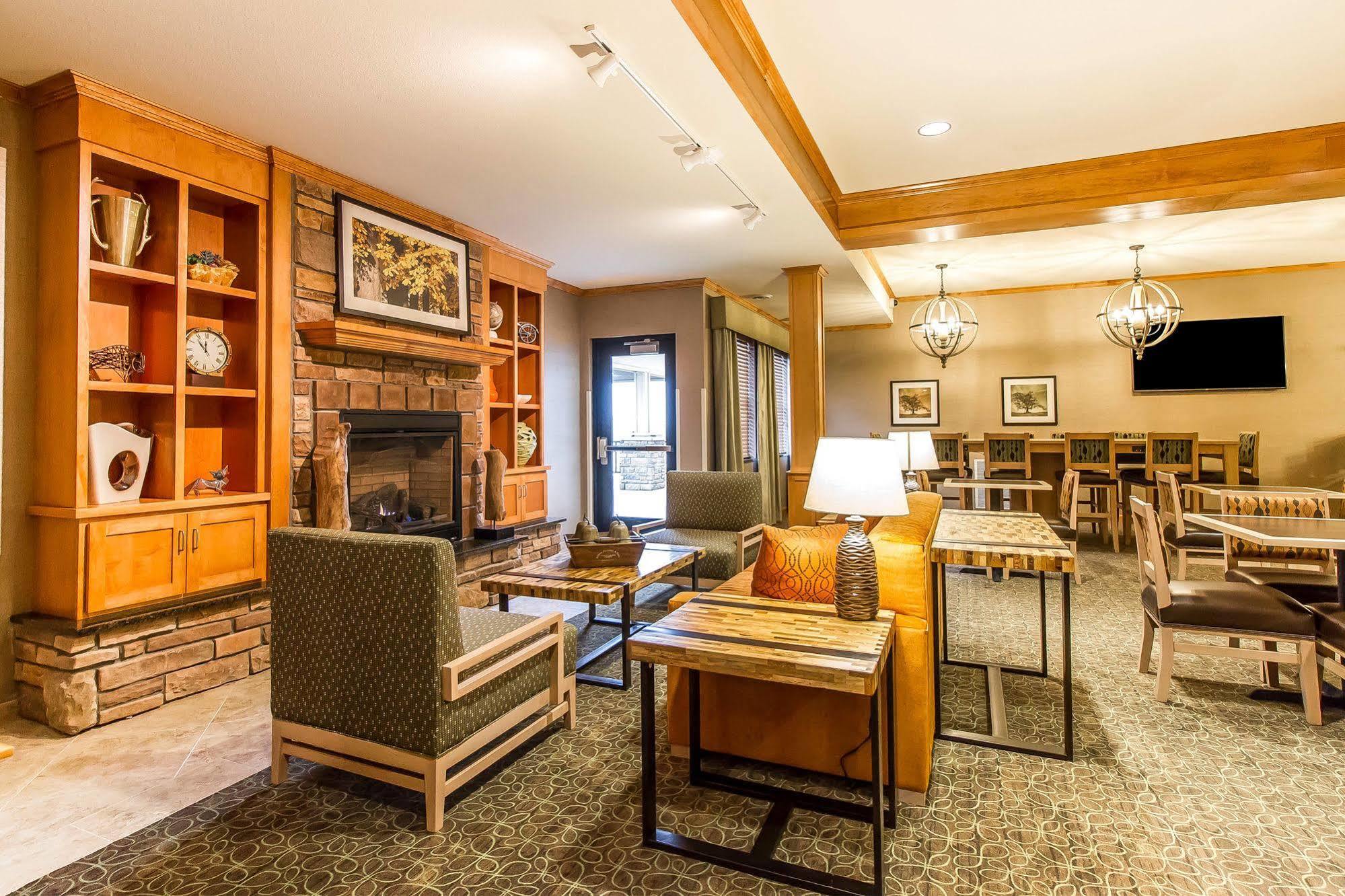 Mainstay Suites Stanley מראה חיצוני תמונה
