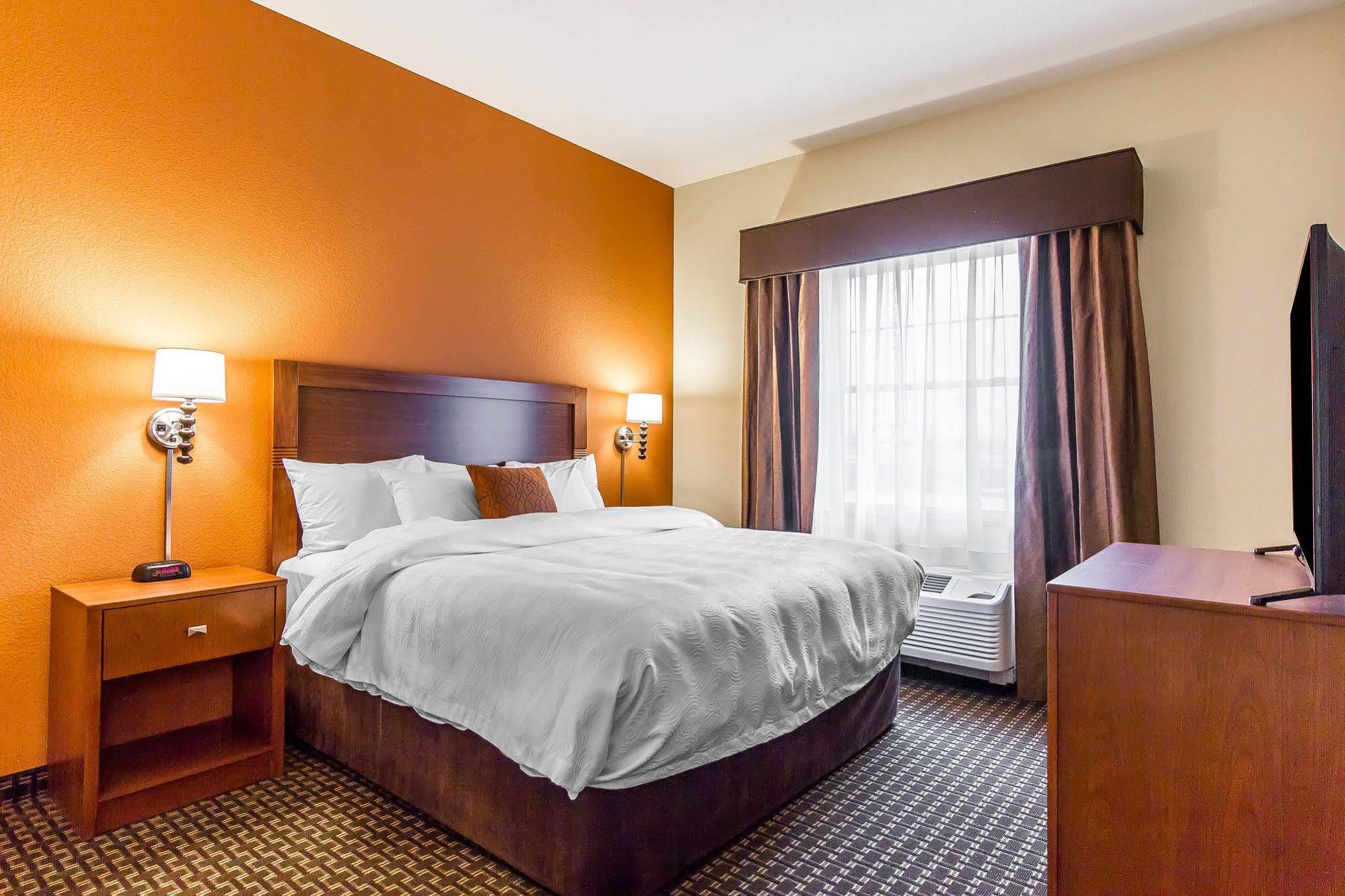 Mainstay Suites Stanley מראה חיצוני תמונה