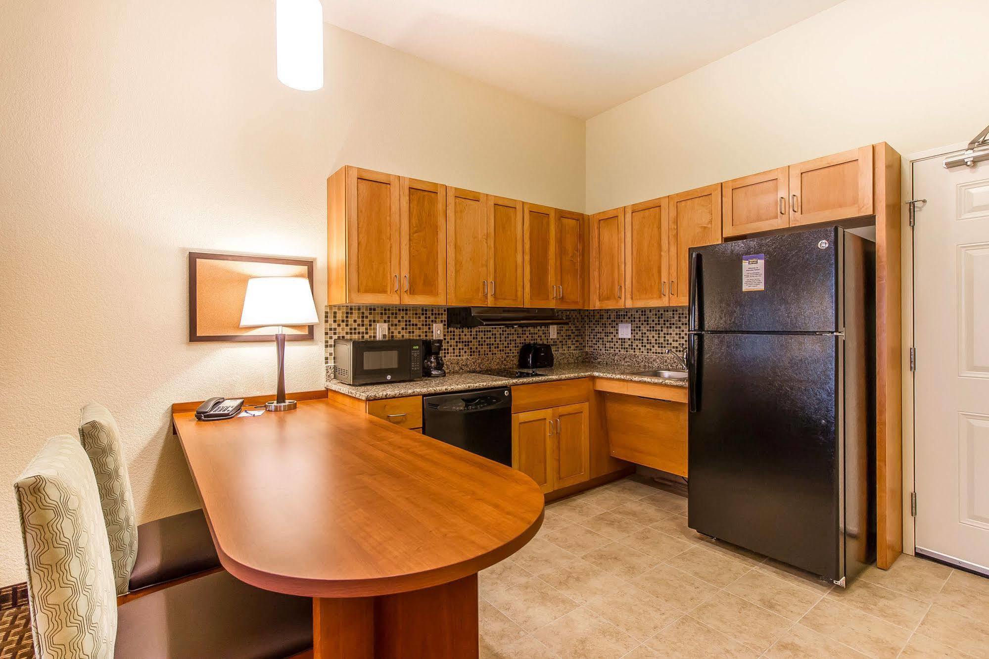 Mainstay Suites Stanley מראה חיצוני תמונה