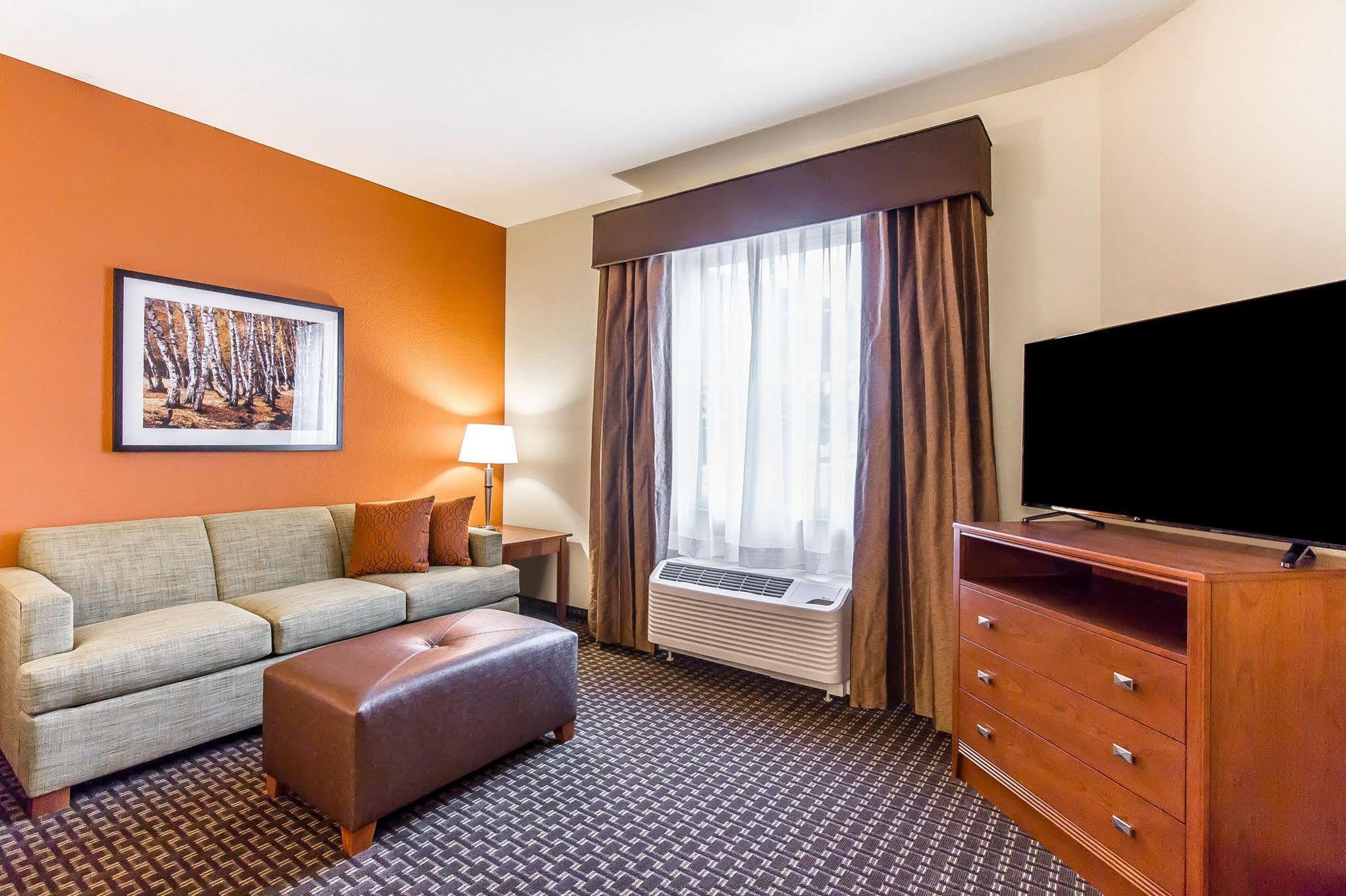 Mainstay Suites Stanley מראה חיצוני תמונה