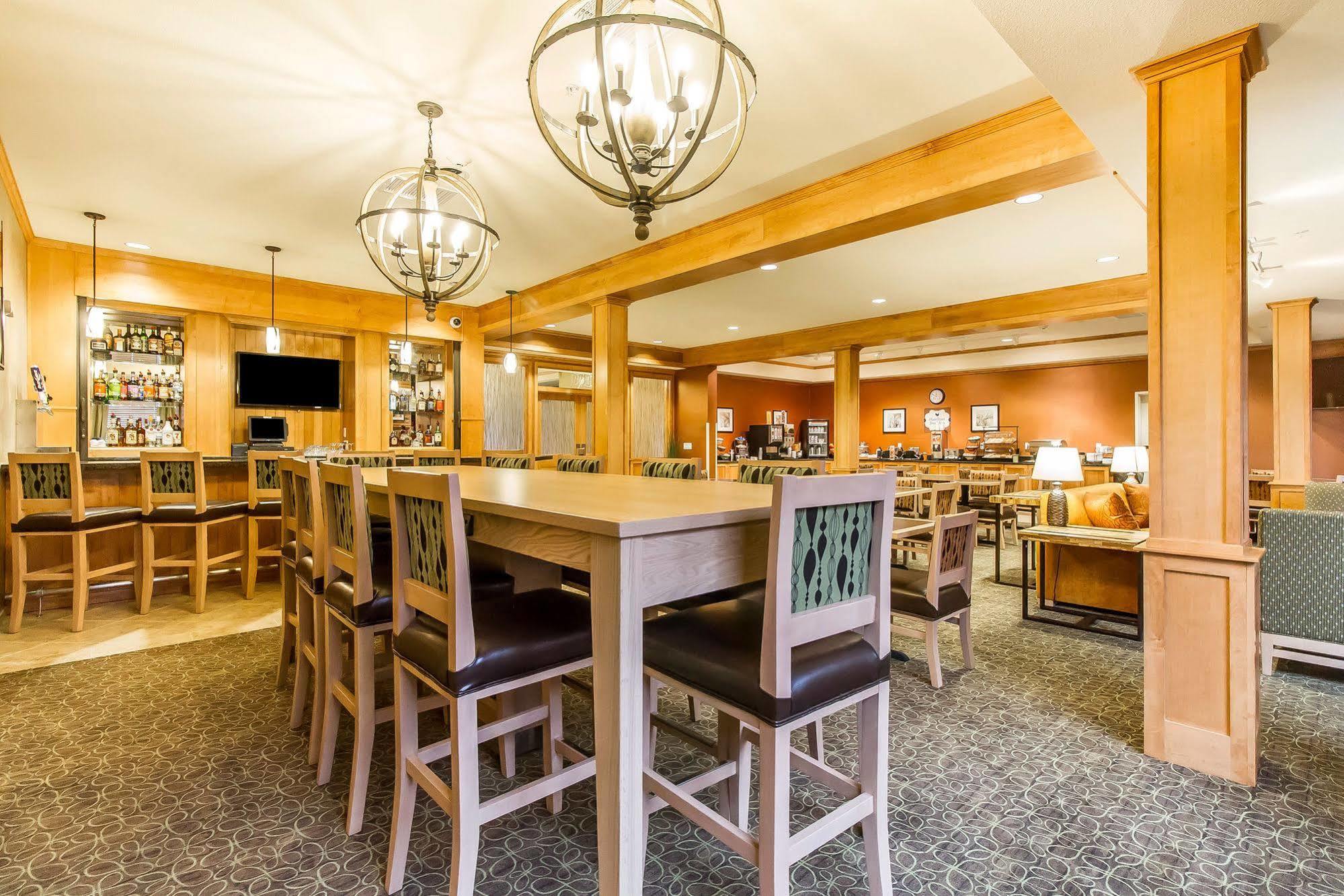 Mainstay Suites Stanley מראה חיצוני תמונה