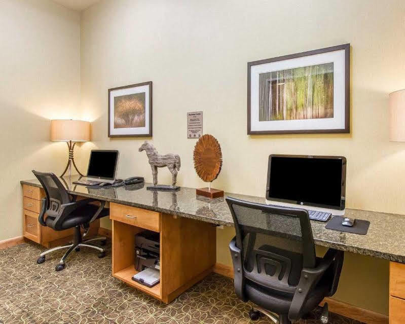 Mainstay Suites Stanley מראה חיצוני תמונה