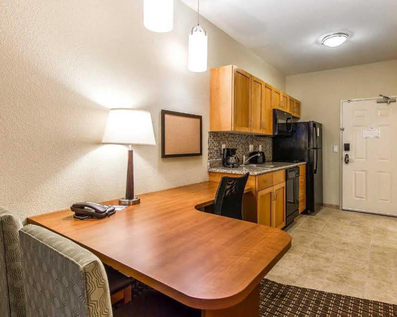 Mainstay Suites Stanley מראה חיצוני תמונה