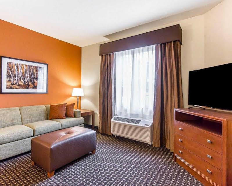 Mainstay Suites Stanley מראה חיצוני תמונה