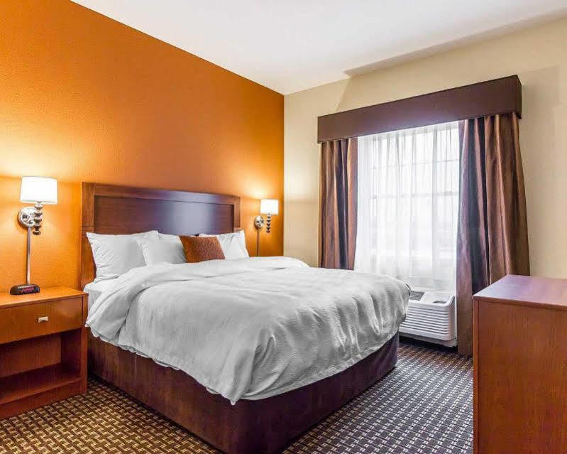 Mainstay Suites Stanley מראה חיצוני תמונה