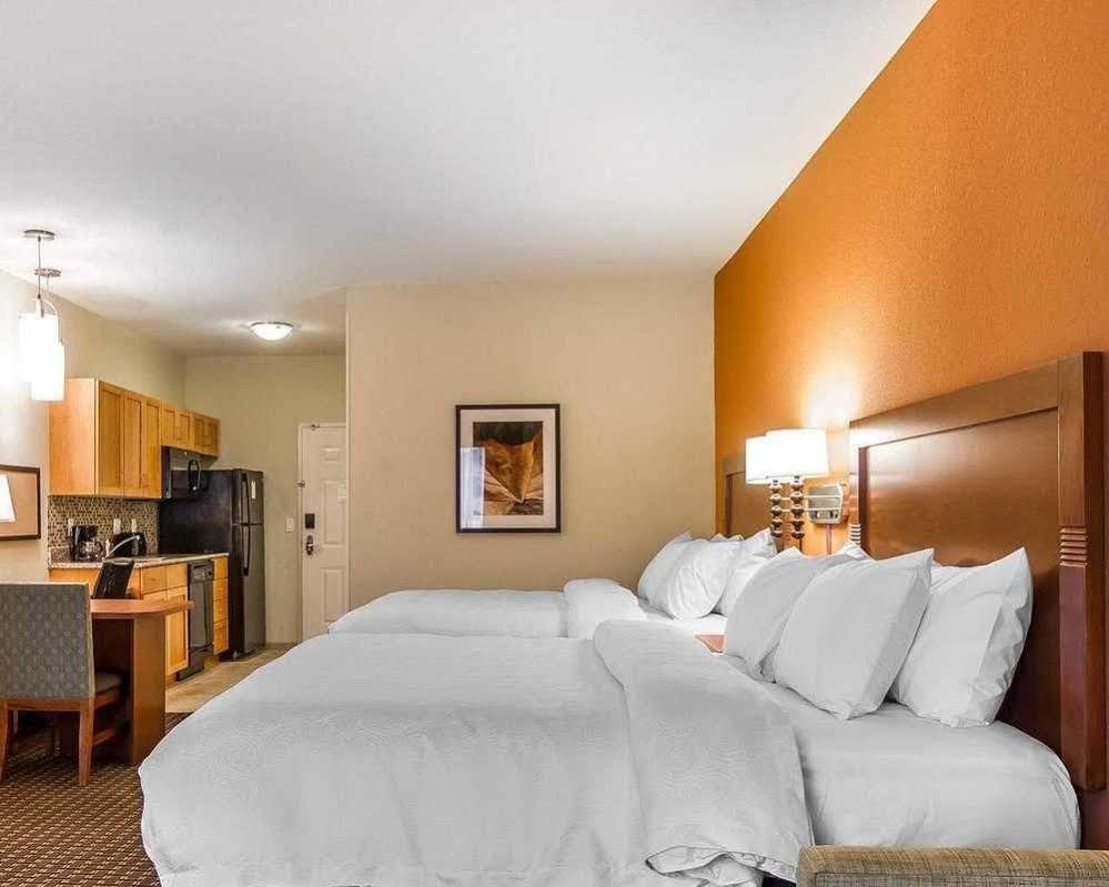 Mainstay Suites Stanley מראה חיצוני תמונה